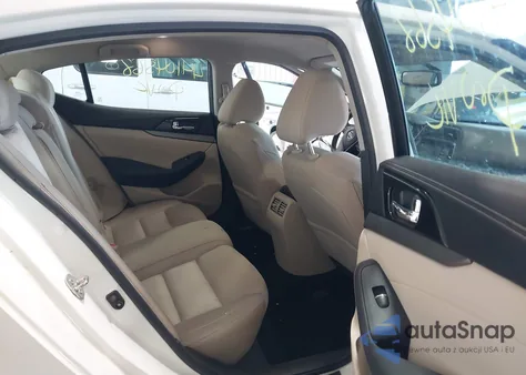 2017 Nissan Maxima 3.5 S z USA, uszkodzony, nr VIN 1N4AA6AP2HC434713